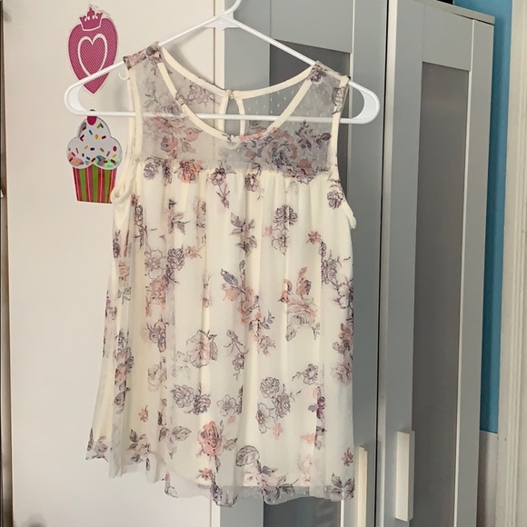 No Boundaries Tops - Pretty floral top